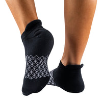 roam - organic combed cotton trainer socks