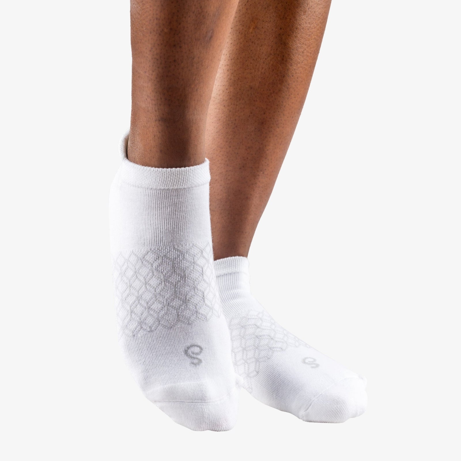 roam - organic combed cotton trainer socks